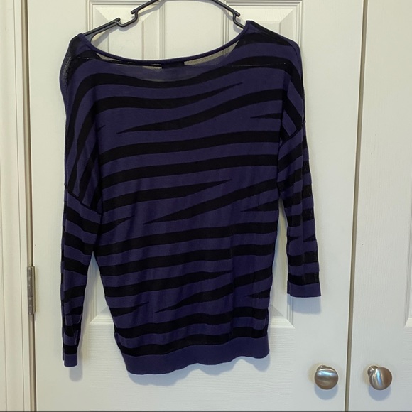 Express-Sweater-Small - Picture 4 of 4